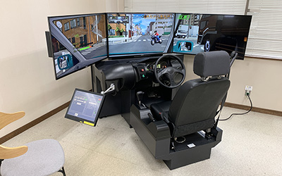 四輪ドライビングシミュレーター